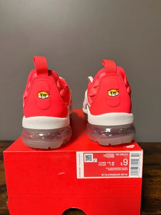 Nike Air VaporMax Plus Pink/White Running Shoes - Picture 3 of 5